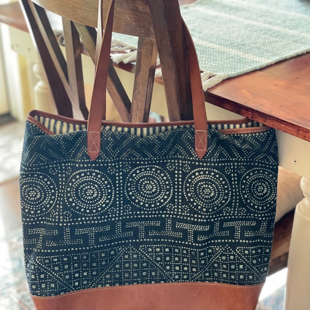 Madewell tote Navy Canvas with Tan leather base and Trim